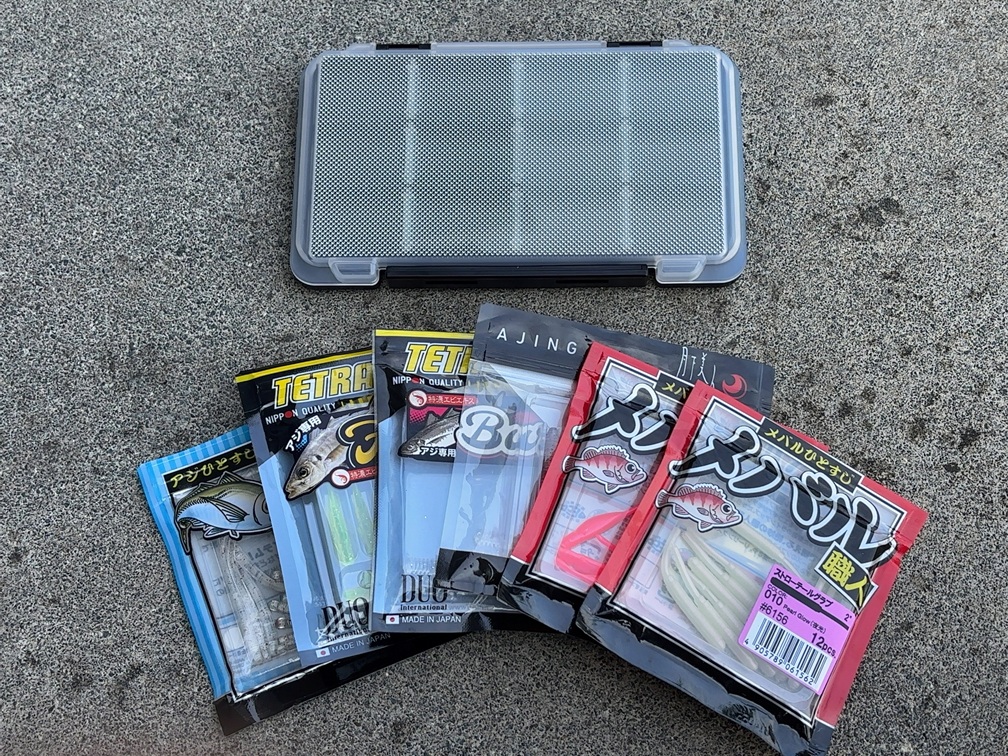 ワーム袋と小物ケースを使っていた状態と、Light Game Case Jにまとめた後の比較写真