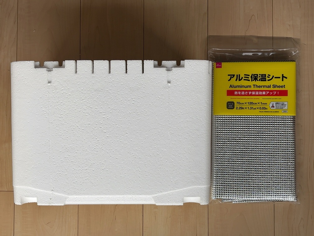 シマノフィクセルライトの断熱材とアルミシートを並べた様子