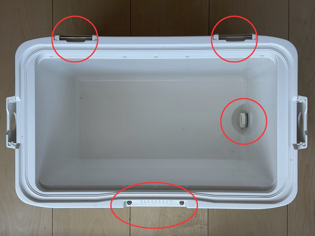 シマノ フィクセルライトの分解に必要なネジ位置を示した写真