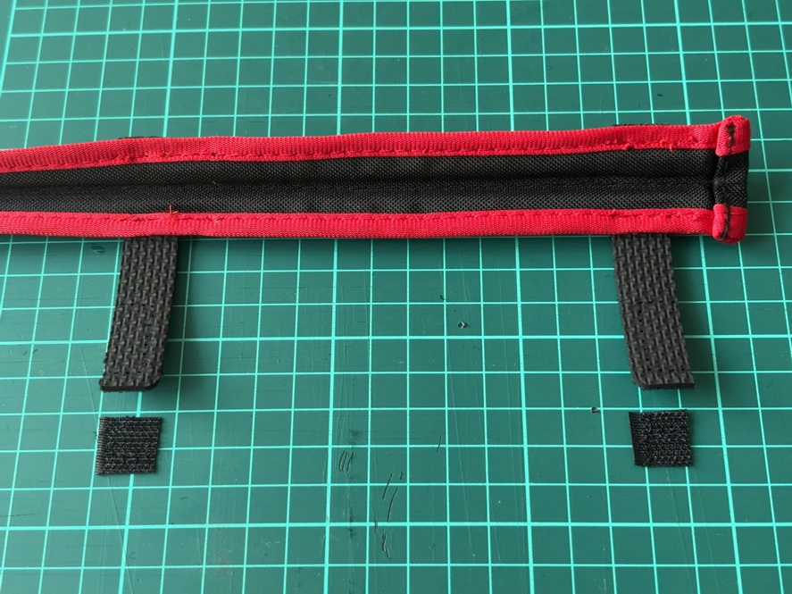 プロックスのティップガードカバーのベルトを延長する様子